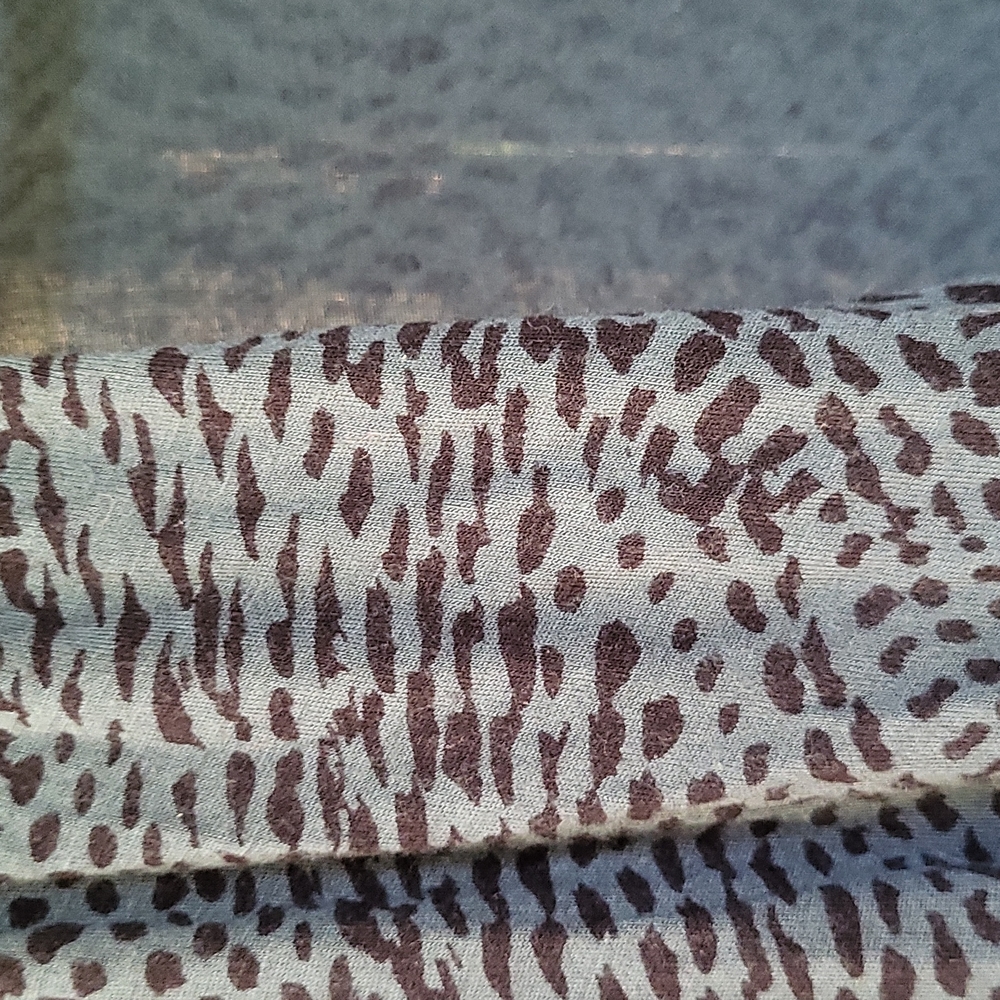 Apt 9 print top - Picture 2 of 4